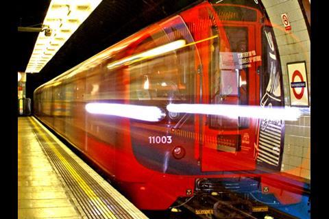 tn_gb-london-victorialine-train-blur_03.jpg